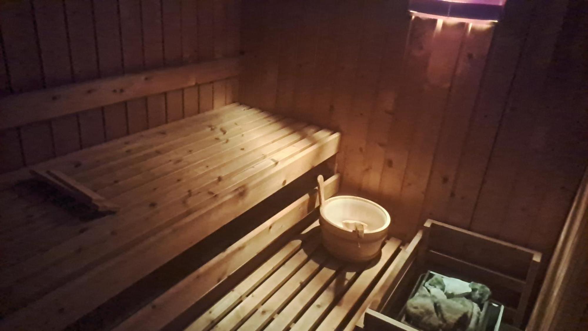 Apartmenthaus Mit Sauna Und Whirlpool Krefeld Exterior foto